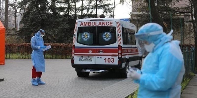 Все медики одной из больниц Черновцов отказались от COVID-прививок