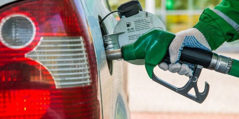 АЗС повысили цены на бензин и дизель, автогаз подешевел