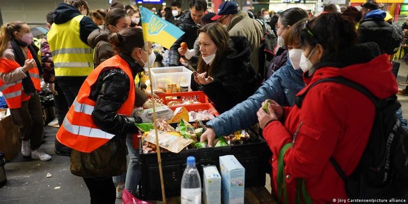 Чехия может отказать украинским беженцам в праве на гуманитарную дотацию в 5000 крон