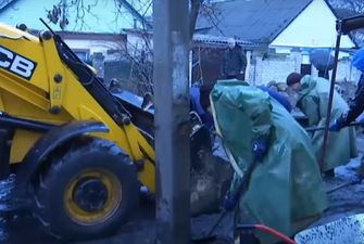 У Херсоні прорвало каналізацію і фонтан з нечистот затопив будинки: "Постраждало 20 людей"
