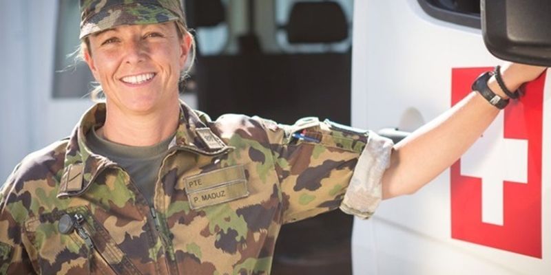 Швейцарским военным разрешат носить женское белье