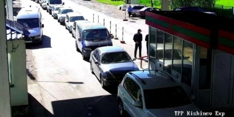 По всей границе Приднестровья с Молдовой - очереди из автомобилей
