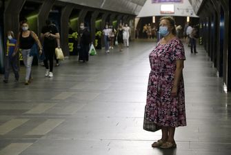 В Киеве женщина родила на станции метрополитена