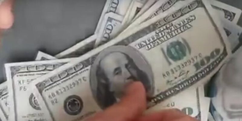 Нацбанк послаблює обмеження на купівлю валюти: що зміниться для українців