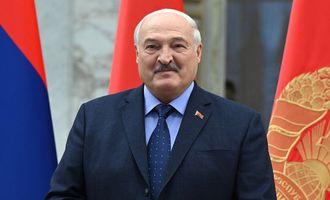 Лукашенко рассказал, сколько у него есть российских ядерных боеголовок