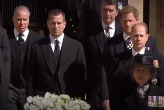 После похорон Филиппа принц Гарри написал "очень личную записку" отцу и дал обещание