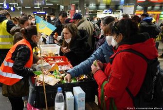 Чехия может отказать украинским беженцам в праве на гуманитарную дотацию в 5000 крон