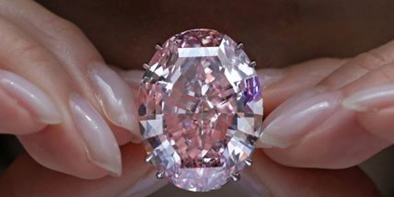 Женщина нашла на барахолке кольцо, которое стоит 23 миллиона гривен