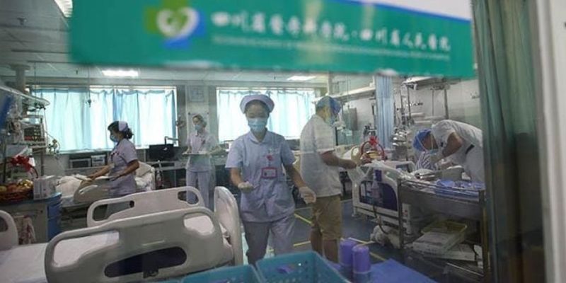 В Китае дезинфицируют целые улицы от коронавируса