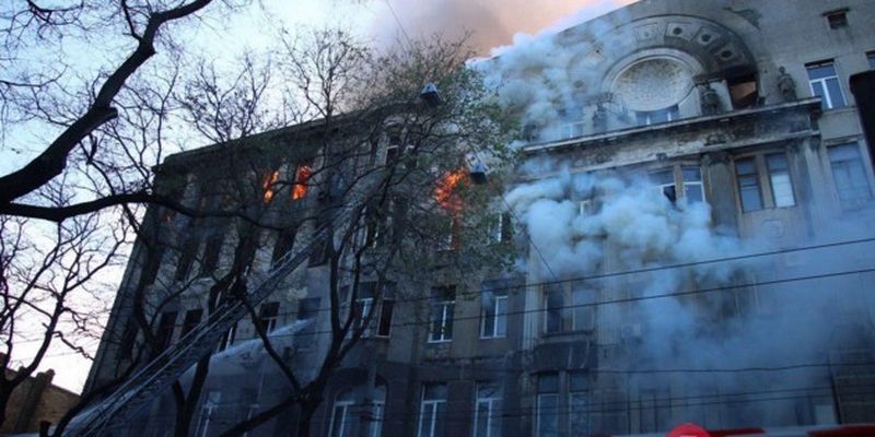 Масштабный пожар в центре Одессы: погибла преподаватель колледжа
