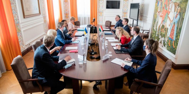 МИД Украины и Венгрии отметили положительную динамику «образовательного» диалога