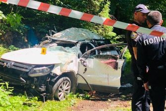 На курорті в Яремче автомобіль впав у прірву, четверо людей загинули на місці