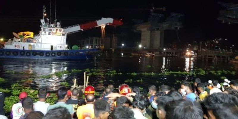 ЧП в Бангладеш: паром с 50 пассажирами на борту затонул