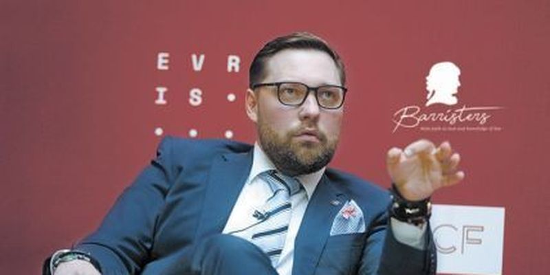 Адвокат экс-нардепа Кивы Алексей Шевчук попал в скандал из-за выезда псевдоволонтеров за границу
