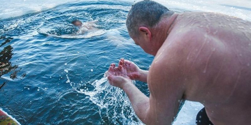 Крещение: у рек и озер будут дежурить почти 2 тысячи спасателей