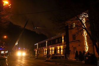 Пожежа в готелі Одеси: кількість загиблих зросла, мешканці нарікають на проблеми з електрикою