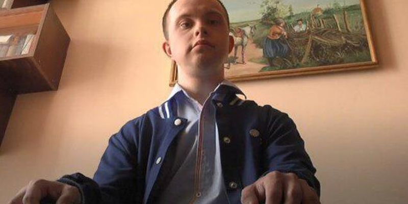 Первый в Украине бакалавр с синдромом Дауна ищет работу. Видео