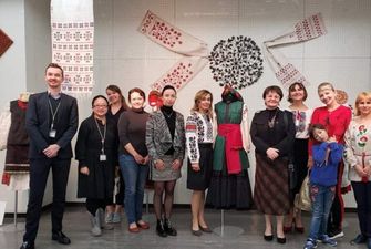 В японском фешнколедже открыли выставку украинской традиционной одежды