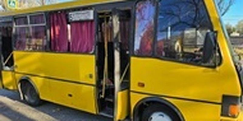 Россияне обстреляли автобус с пассажирами в Херсоне