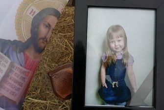 "На колени!" Мать убитой в Крыму девочки оскорбили на похоронах