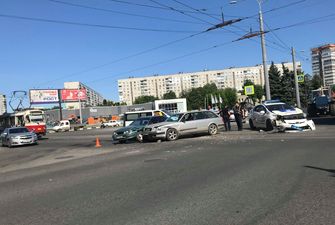 В Харькове произошло тройное ДТП с участием патрульных: образовались пробки