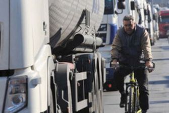 У РФ можуть заборонити транзит вантажівок із "недружніх" країн