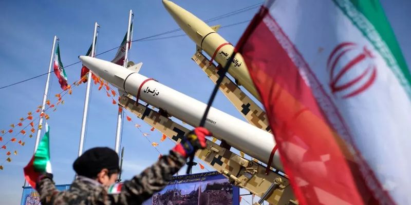 Иран атакует Израиль шахедами и ракетами: подробности