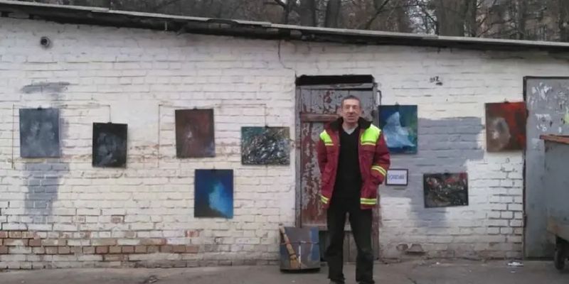 В Киеве умер художник-дворник, устроивший выставку своих картин возле мусорников