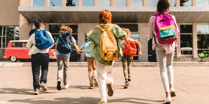 Учиться, но в школу не ходить: какие альтернативы у украинских детей за границей