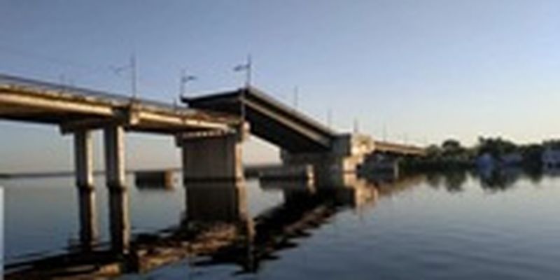 В центре Николаева внезапно развелся мост