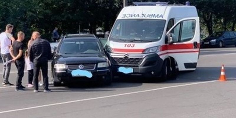 "Скорая" попала в ДТП в Житомире: погиб пациент, которого везли в больницу
