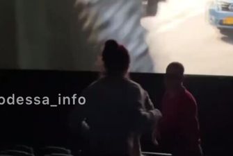 В кинотеатре затеяли драку во время фильма: эпичное видео из Одесской области