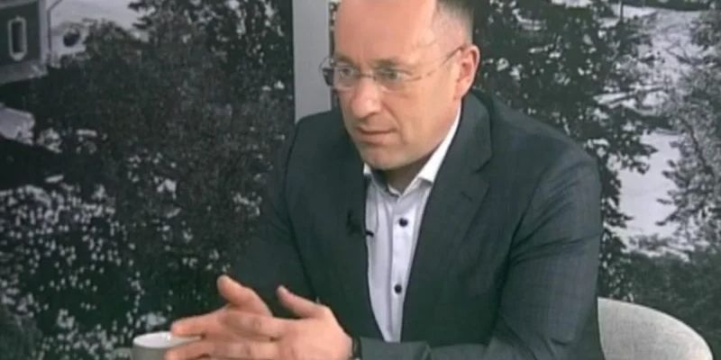 Народный депутат Евгений Петруняк снова пытается загнать в тень табачный рынок