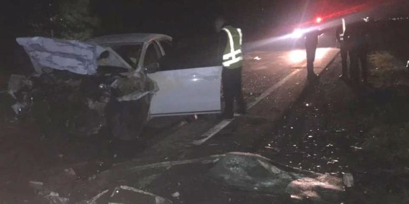 На Закарпатье произошло жуткое ДТП - авто превратилось в металлолом, есть погибшие: фото