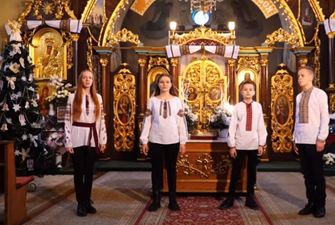 В интернете стремительно набирает популярность "Щедрик" в исполнении детей священника из Тернопольской области