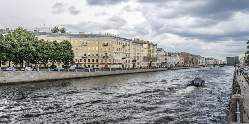 В Санкт-Петербурге пьяный узбек толкнул спутницу в реку и утонул, спасая её