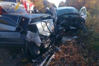 В Винницкой области столкнулись Renault та ВАЗ: погибла женщина
