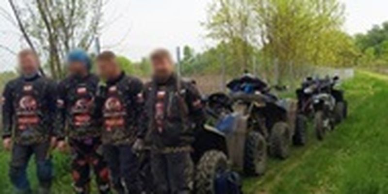 В Украину случайно заехали польские экстремалы на квадроциклах