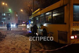В Києві тролейбус збив насмерть 85-річного чоловіка