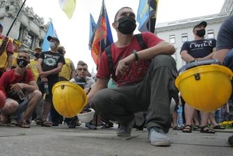 Шахтеры четвертый день протестуют под ОП