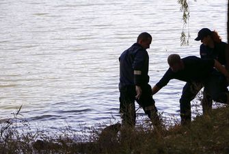 Водолази дістали тіло чоловіка з озера на Райдужному