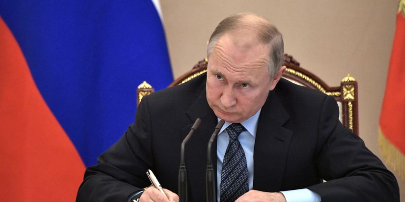 Параноидный Путин регулярно спит в Кремле из-за стресса, вызванного войной, — СМИ