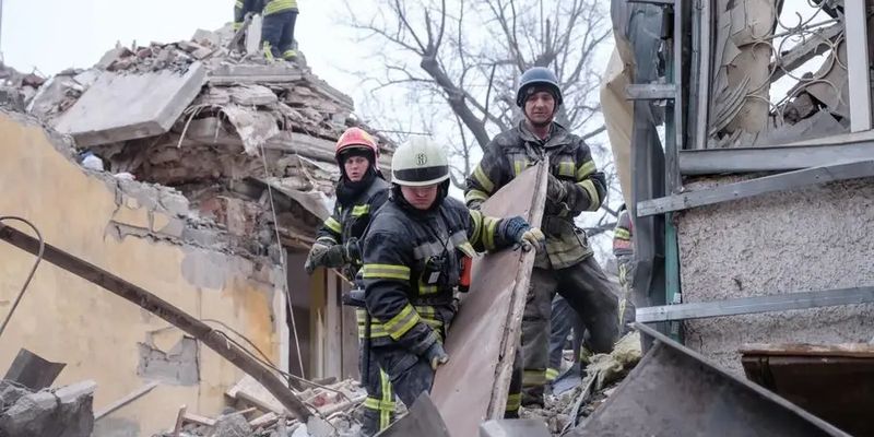 Ракетный обстрел Краматорска: спасатели завершили разборы завалов дома