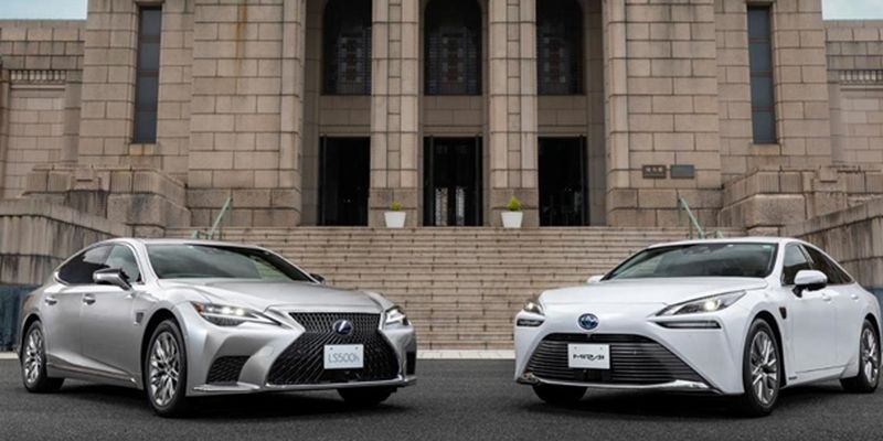 Toyota представила два авто с автономным вождением