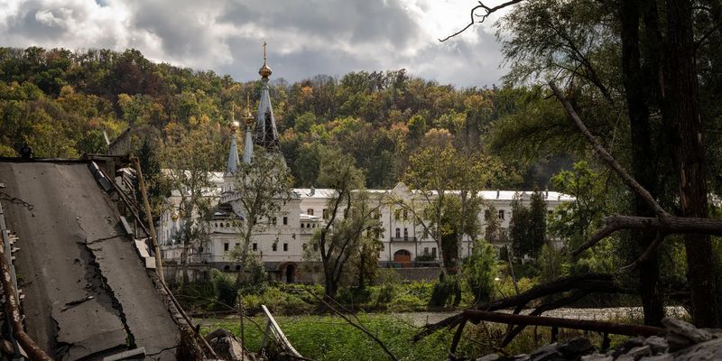 Сначала бежали от вторжения, а теперь от контрнаступления: города и села Донбасса обезлюдели
