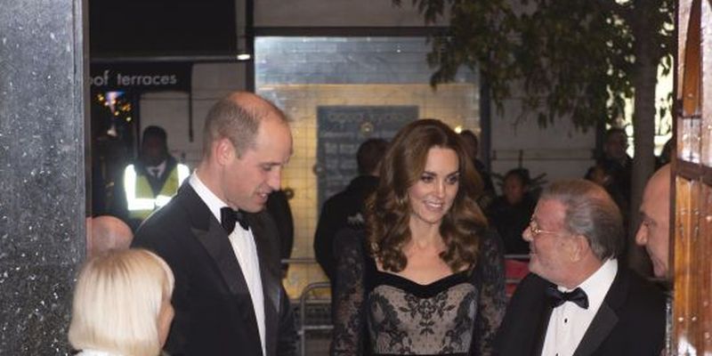 Розкішні Кейт Міддлтон у мереживній сукні та принц Вільям відвідали театр