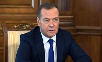 Медведев пригрозил трем странам катастрофой за поддержку Украины