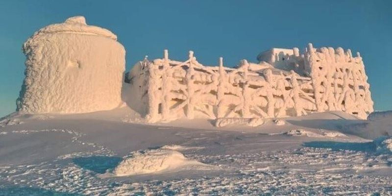 Обсерватория на горе Поп Иван превратилась в снежную крепость