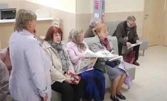 Только на хлеб с маслом и хватит: украинским пенсионерам повысили выплаты