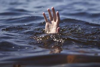 В пруду под Винницей утонули маленькие брат и сестра: один ребенок упал в воду, другой - его спасал